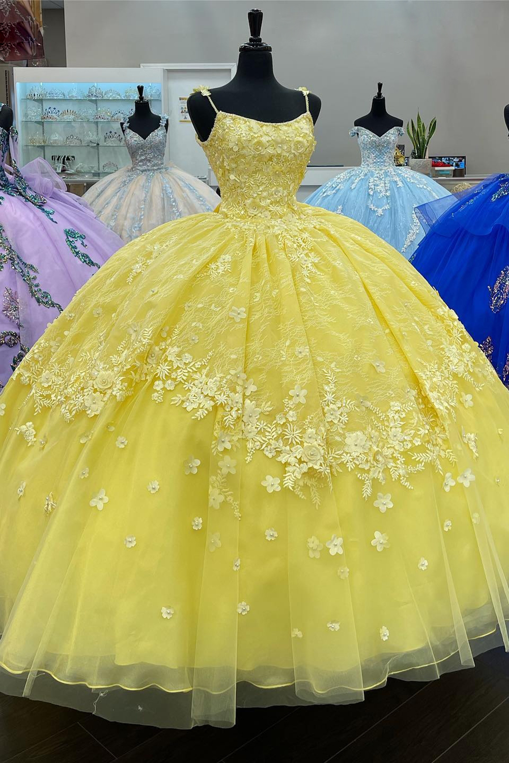 Princess Ball Gown with Yellow Spaghetti Straps and Tulle Applique for Quinceanera