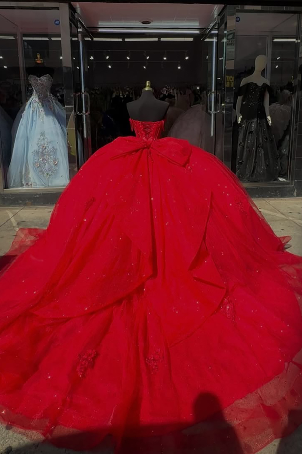 Sweetheart Red Glitter Quinceanera Dress with Tulle Applique and Train