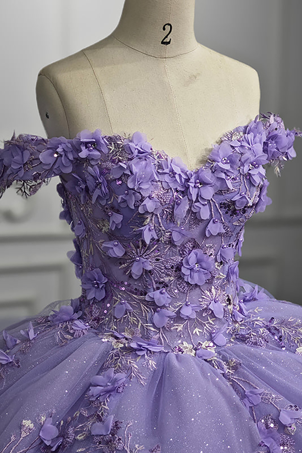 Off-the-Shoulder Lavender Tulle Quinceanera Ball Gown Featuring Appliques