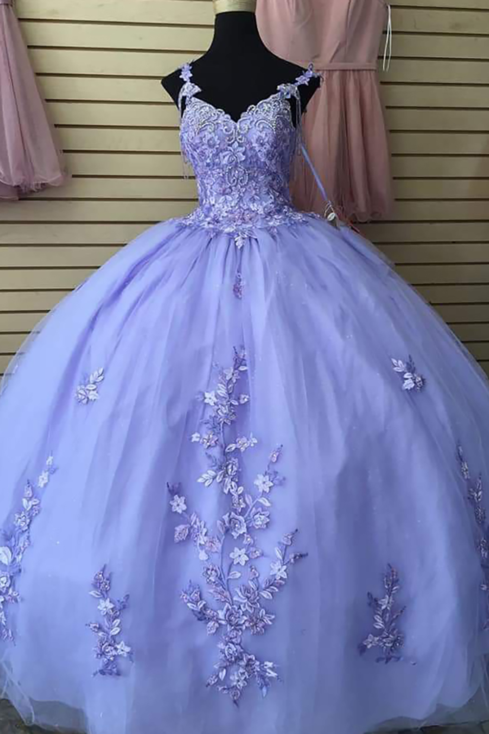 Princess Quinceanera Dress in Lilac with Spaghetti Straps and Tulle Appliques