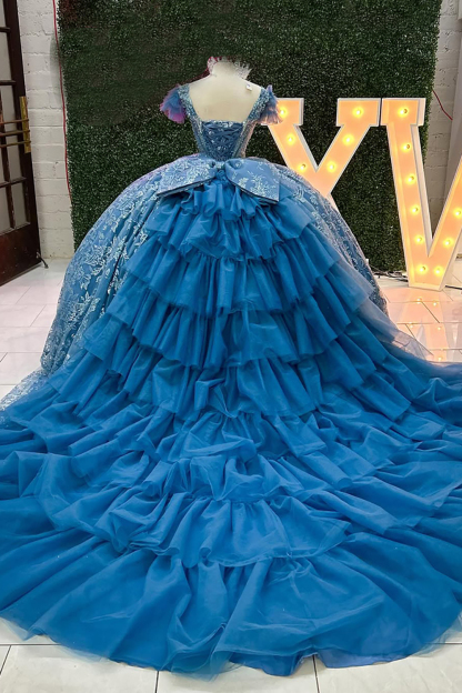 Princess Appliqued Quinceanera Dress in Grey Blue with V-Neck and Short Sleeves, Featuring a Train