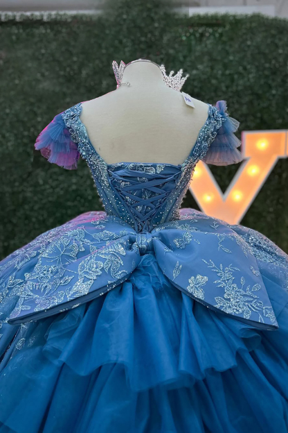 Princess Appliqued Quinceanera Dress in Grey Blue with V-Neck and Short Sleeves, Featuring a Train