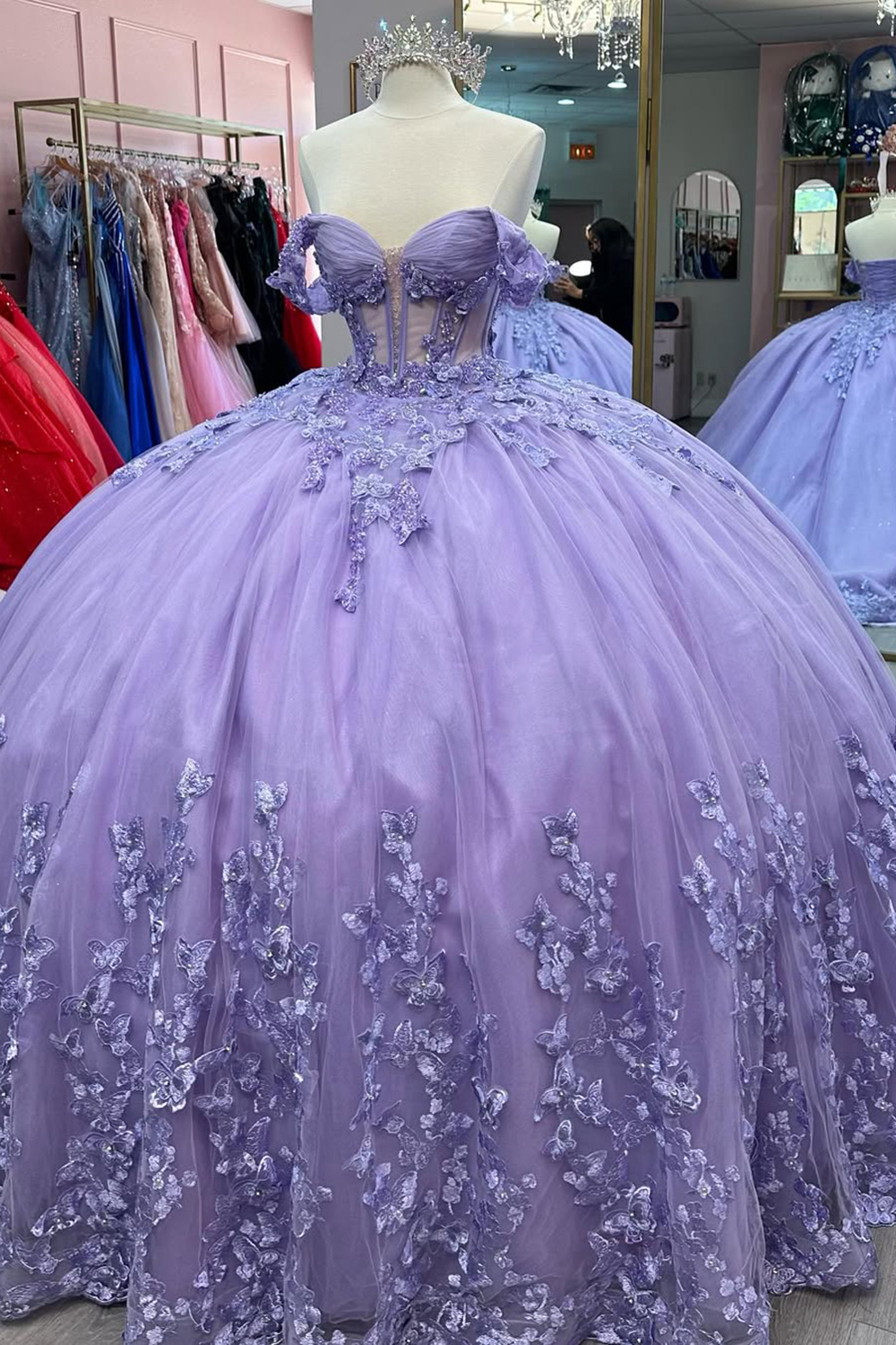 Off-the-Shoulder Applique Tulle Ball Gown in Lilac with Train for Quinceanera