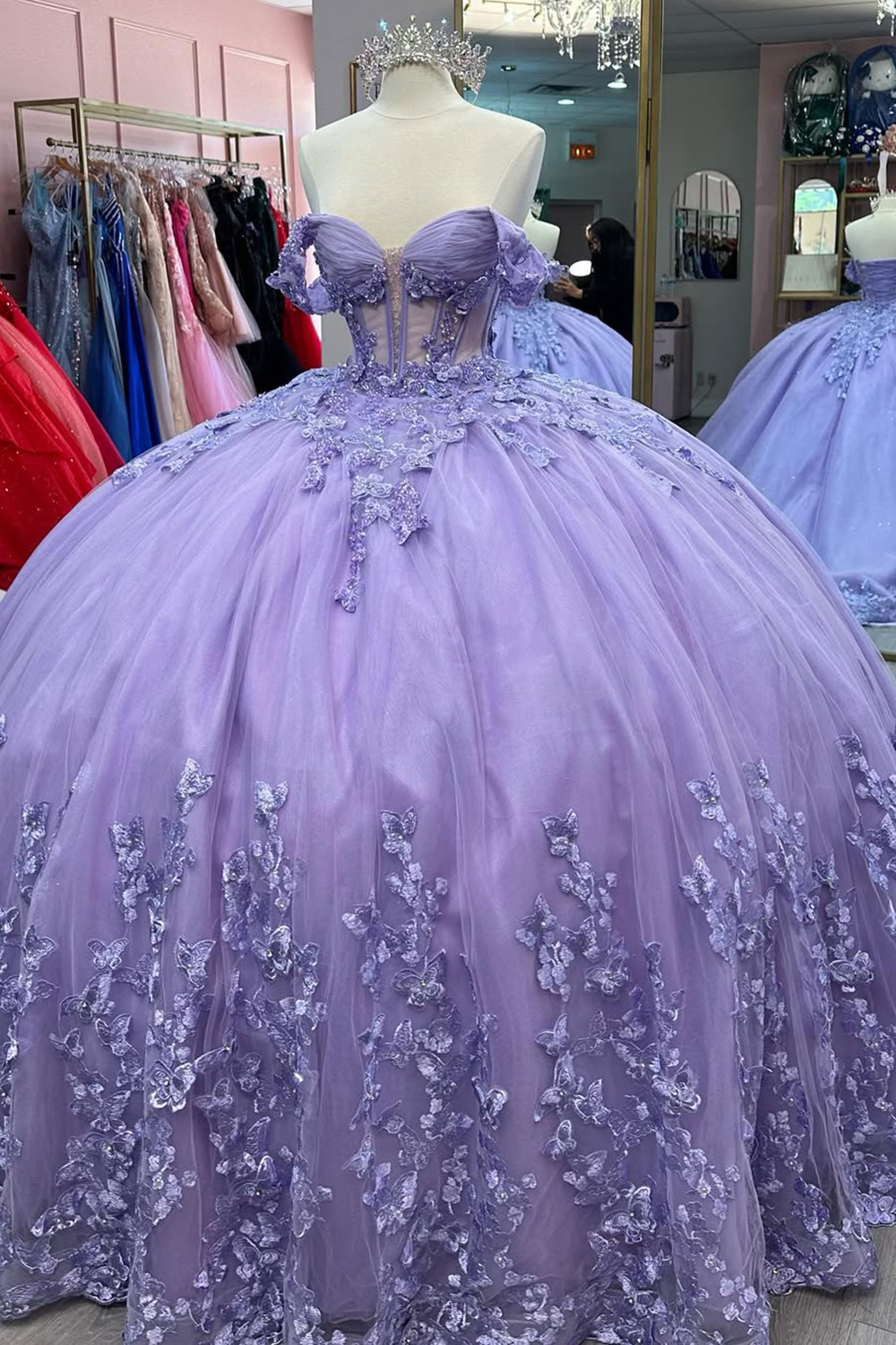 Off-the-Shoulder Applique Tulle Ball Gown in Lilac with Train for Quinceanera