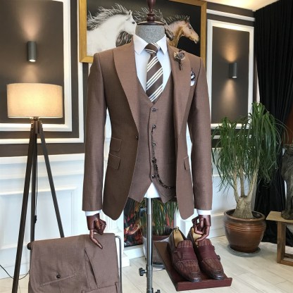 Chic Best-Fitted Brown Peaked Lapel Three-Piece Business Men's Suits