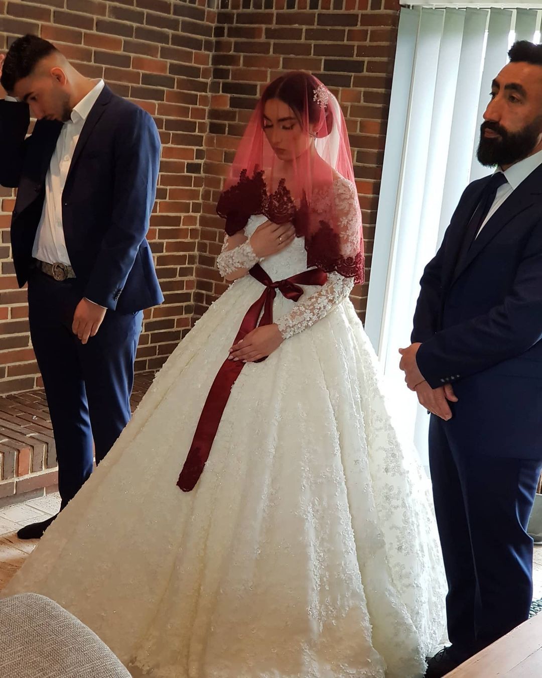 Glamorous Long Sleeves Lace Princess Wedding Dresses