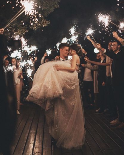 Romantic Long Tulle Spaghetti Straps Lace Wedding Dress with A-Line V-Neck