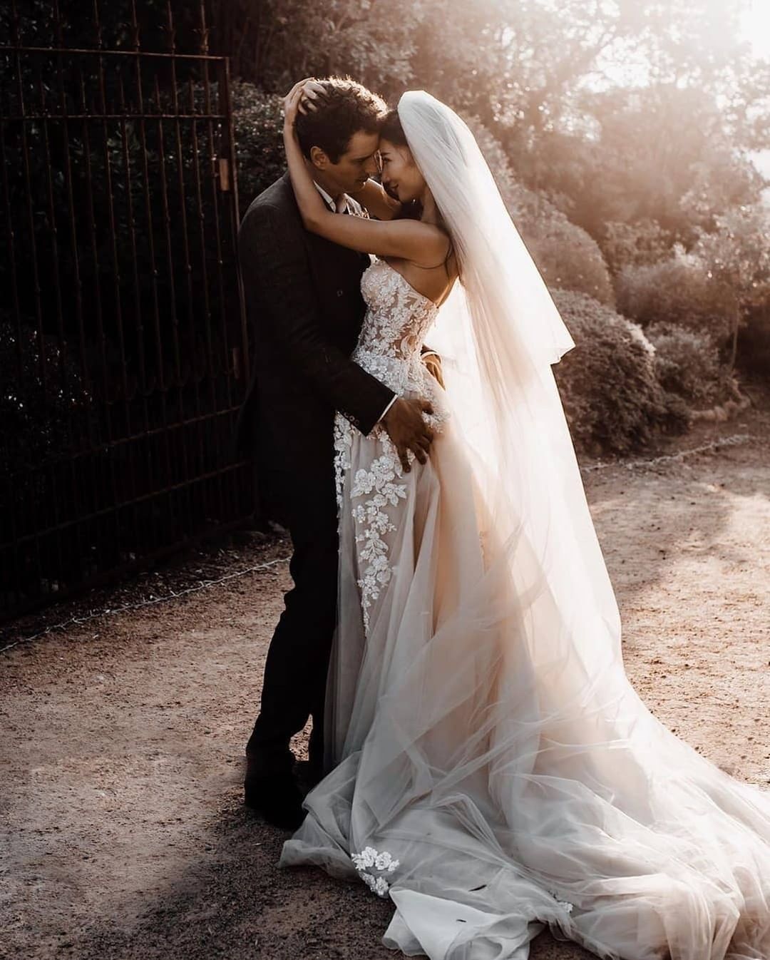 Modern A-Line Sweetheart 3D Floral Long Wedding Dress with Lace Tulle