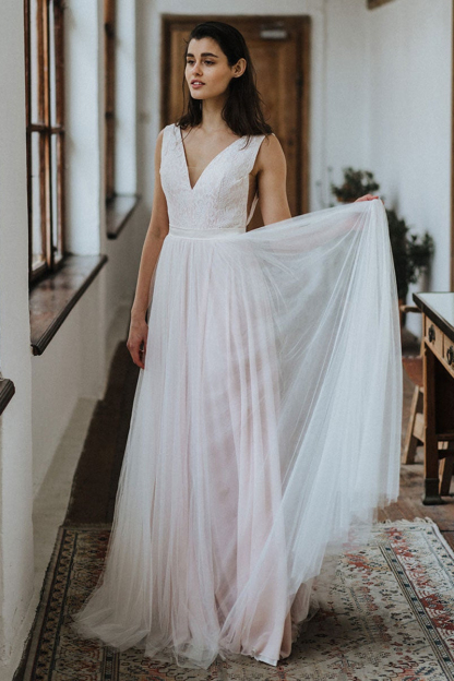 Beach Lace Wedding Dress Open Back
