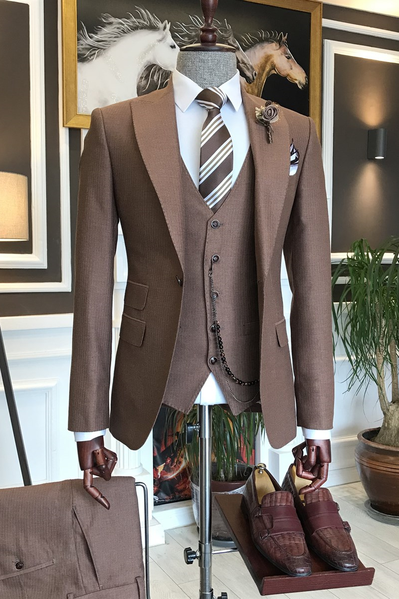 Chic Best-Fitted Brown Peaked Lapel Three-Piece Business Men's Suits