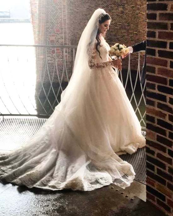 Gorgeous Long Sleeve Sweetheart Floor-Length Wedding Dress Lace with Tulle Appliques