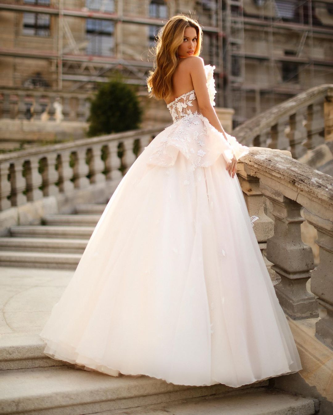 Fashion Sweetheart Floor-Length Princess Appliques Backless Wedding Dress with Lace Tulle