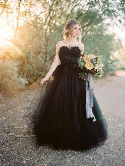 Chic Black Long Lace Tulle Open Back Wedding Dress with Sweetheart