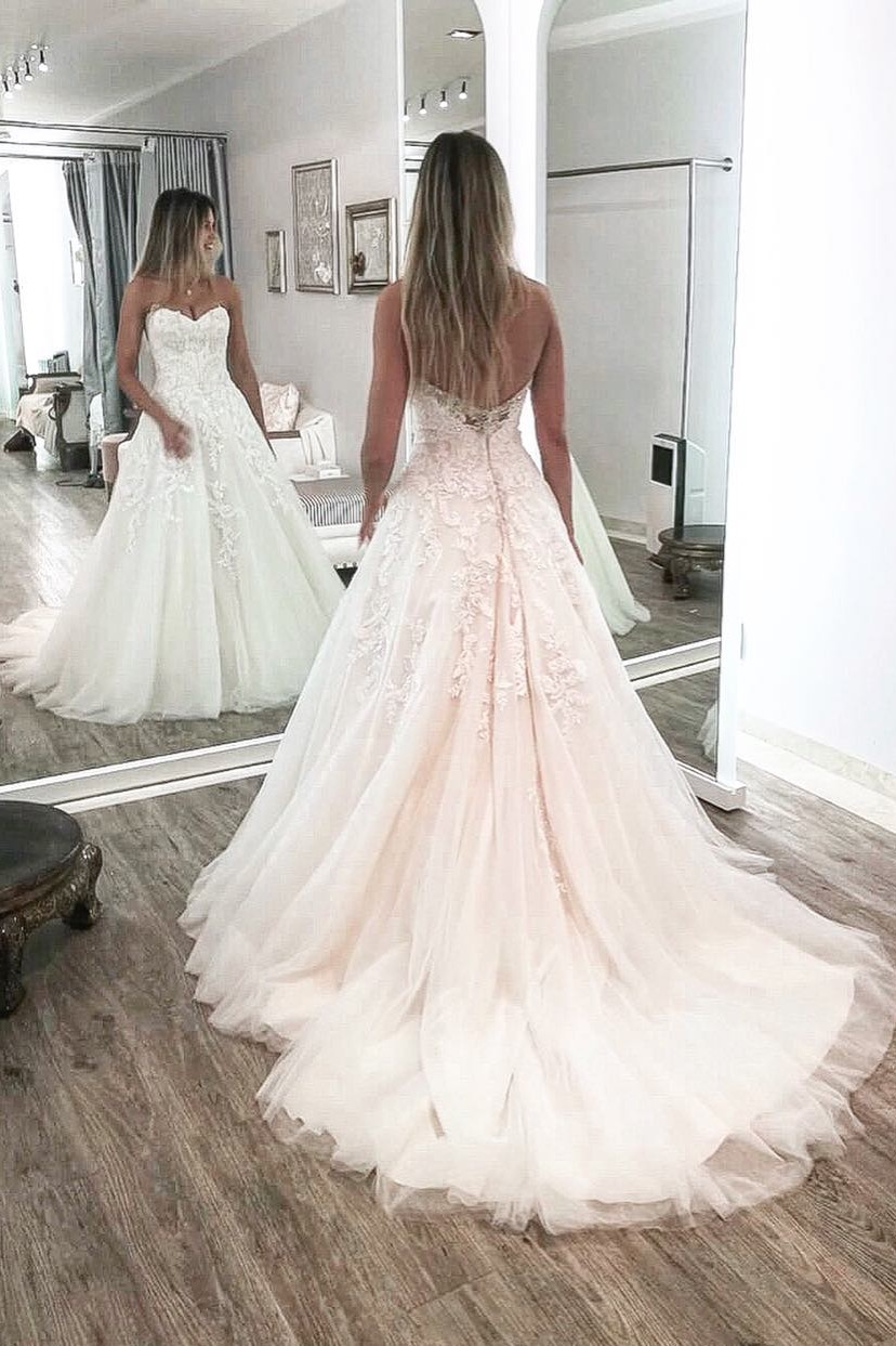 Gorgeous Long Sweetheart Tulle A-Line Wedding Dress with Appliques Lace