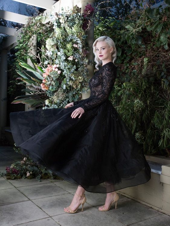 Classic Black Long Sleeves Tea-Length Bateau Wedding Dress with Appliques Lace