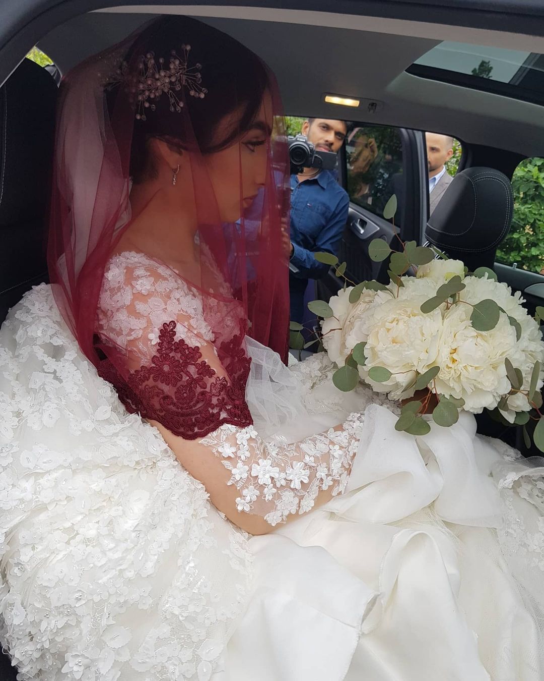 Glamorous Long Sleeves Lace Princess Wedding Dresses