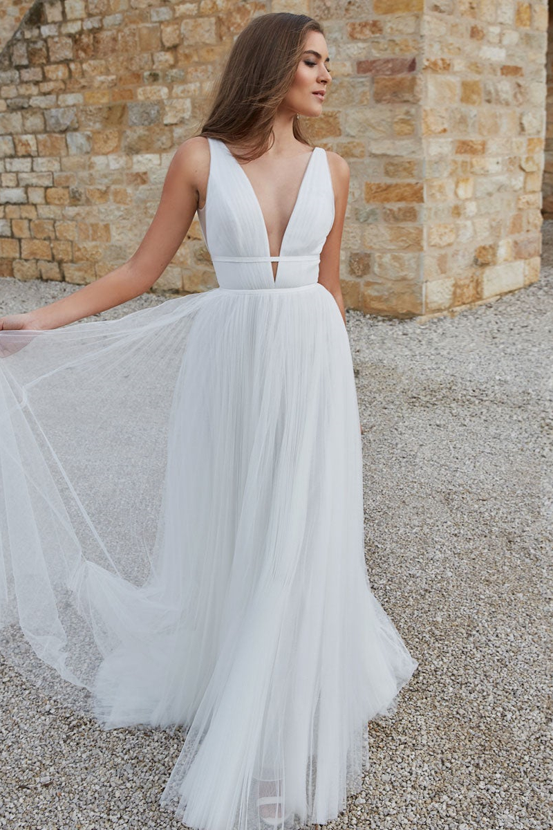 V-Neck Tulle Sleeveless Wedding Dress