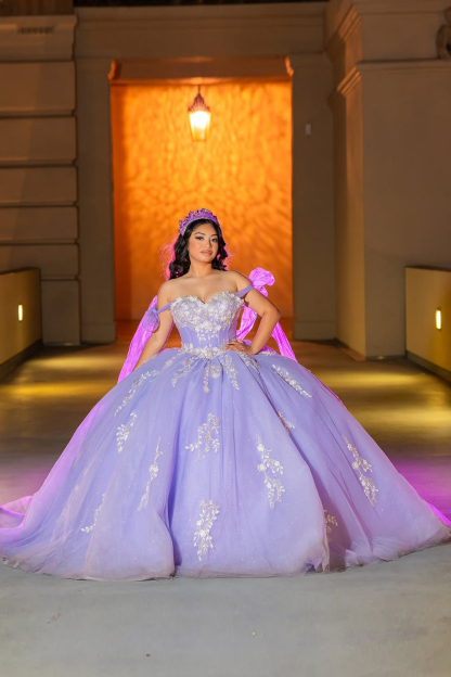 Off-the-Shoulder Quinceanera Ball Gown in Lilac Tulle Featuring Appliques