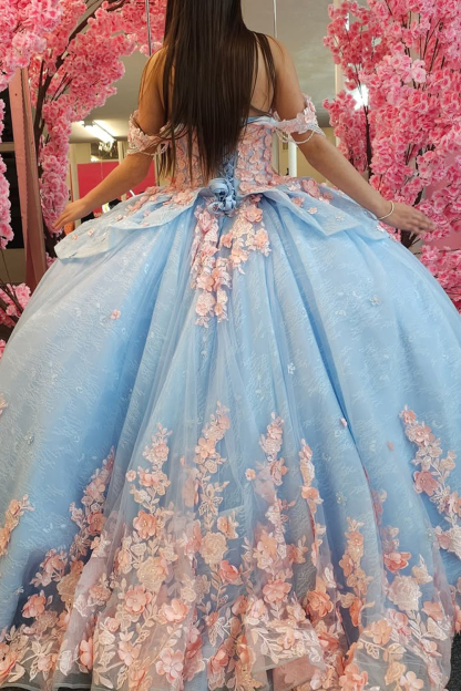 Off-the-Shoulder Sky Blue Tulle Quinceanera Ball Gown Featuring Pink Appliques
