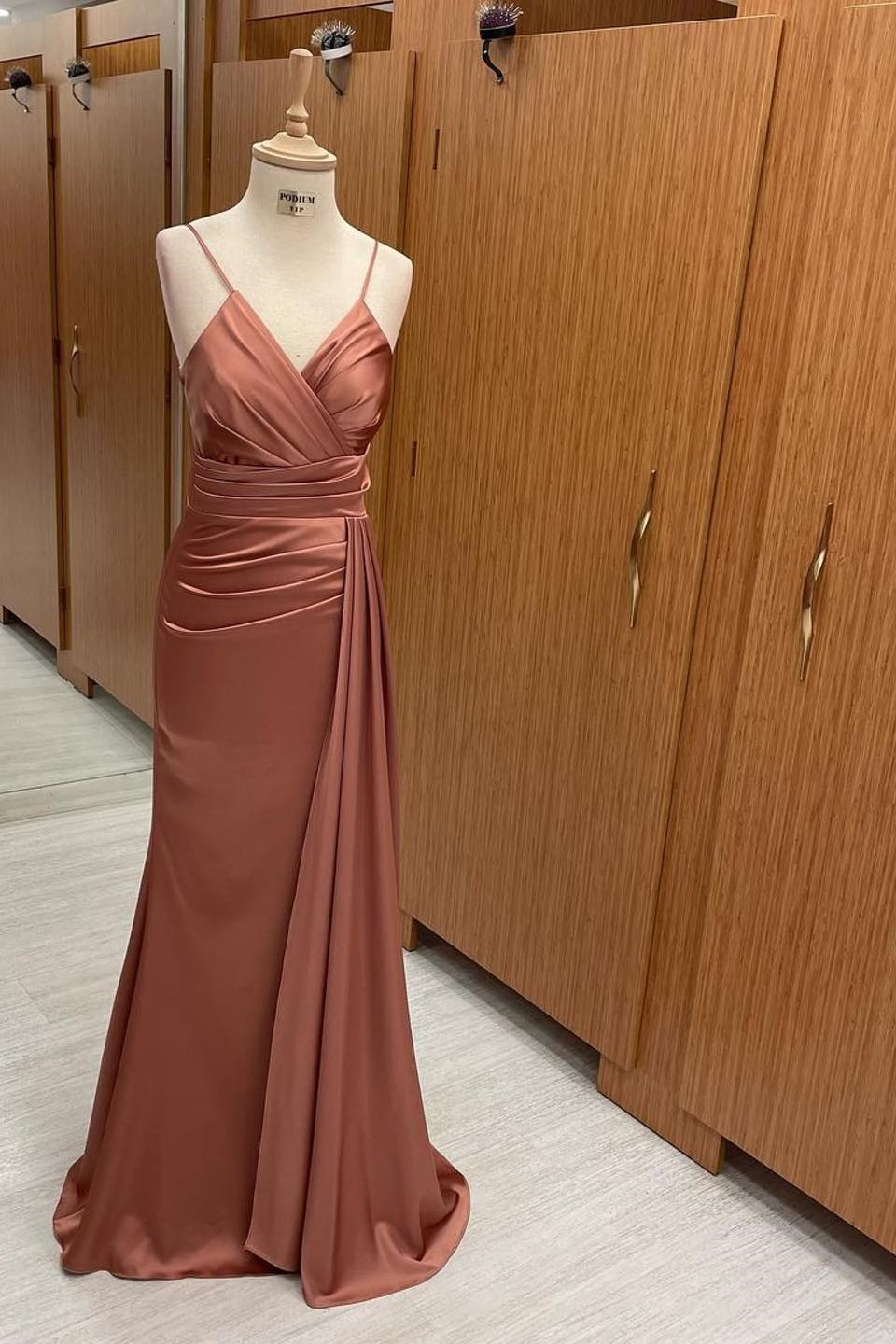Elegant Spaghetti-Straps Mermaid Evening Dress V-Neck