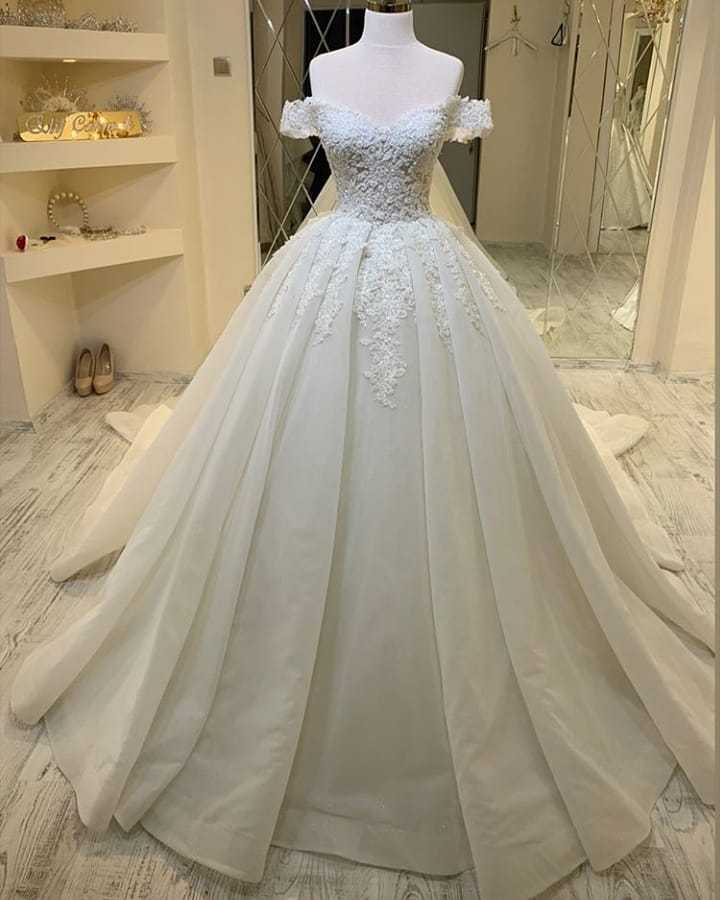 Chic Off-the-Shoulder Ruffles A-Line Sweetheart Wedding Dress with Appliques Lace