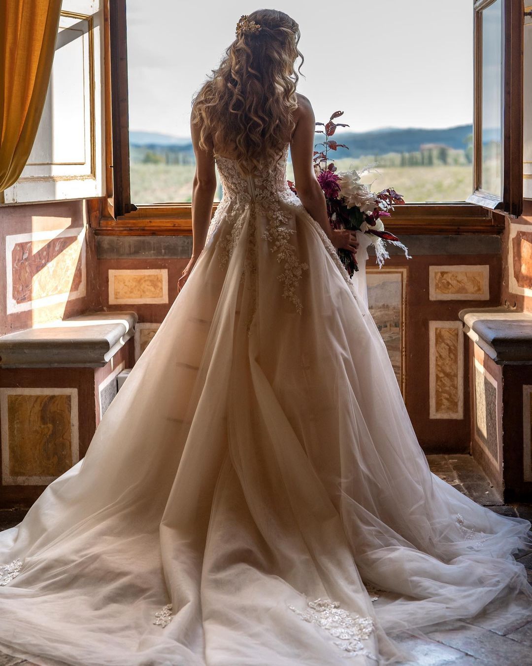 Amazing Backless Train A-Line Sweetheart Wedding Dress with Tulle Floral Lace