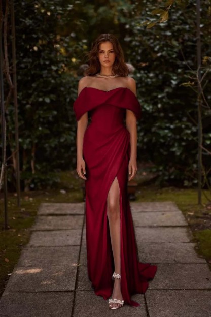 Off the Shoulder Sleeveless Long Mermaid Formal Dress With Split Pleated