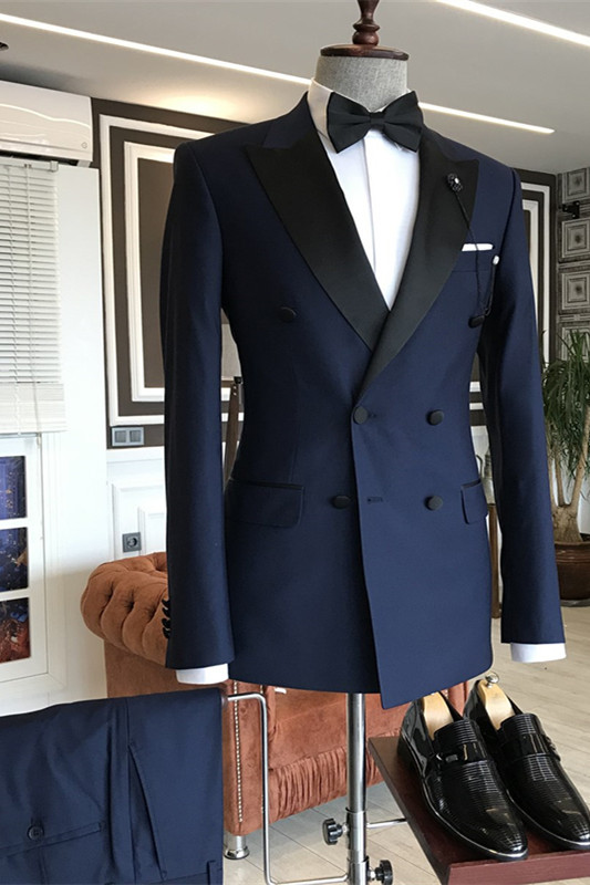 Elegant Dark Navy Double-Breasted Prom Suits for Guys with Peaked Lapel