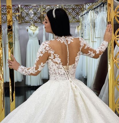Elegant Long Sleeves High-Neck Wedding Dress with Lace Appliques