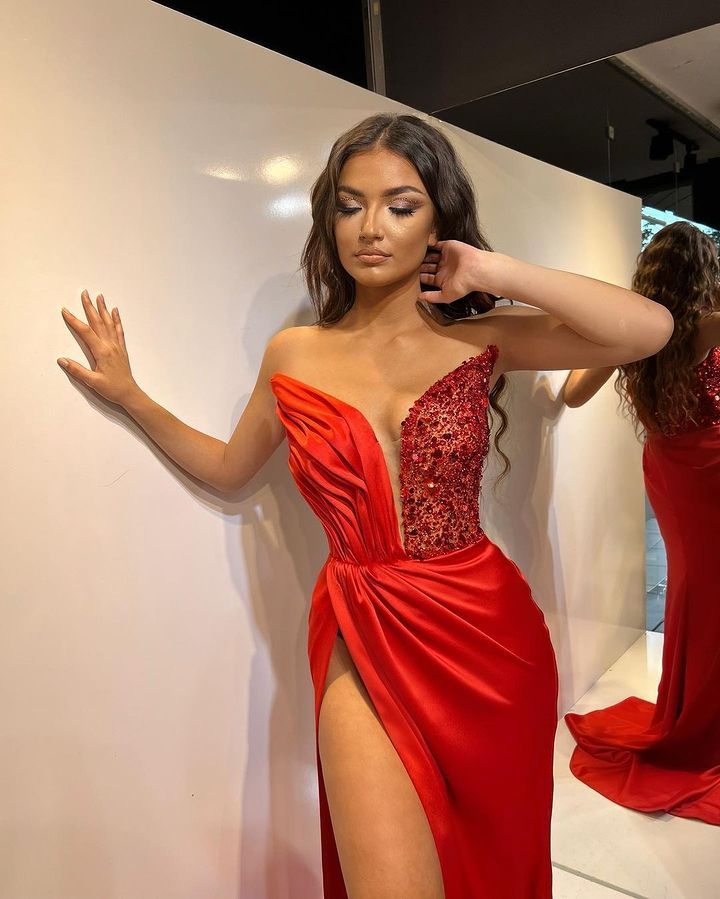 Stunning Red Sleeveless Mermaid Strapless Formal Dress High Split With Beading