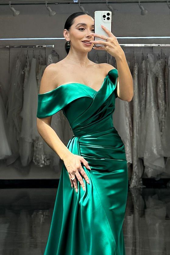 Shining Dark Green Satin Off-the-Shoulder Strapless V-Neck Prom Dress with Pleats