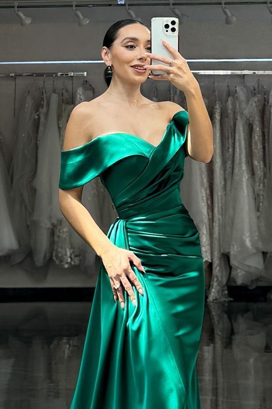 Shining Dark Green Satin Off-the-Shoulder Strapless V-Neck Prom Dress with Pleats