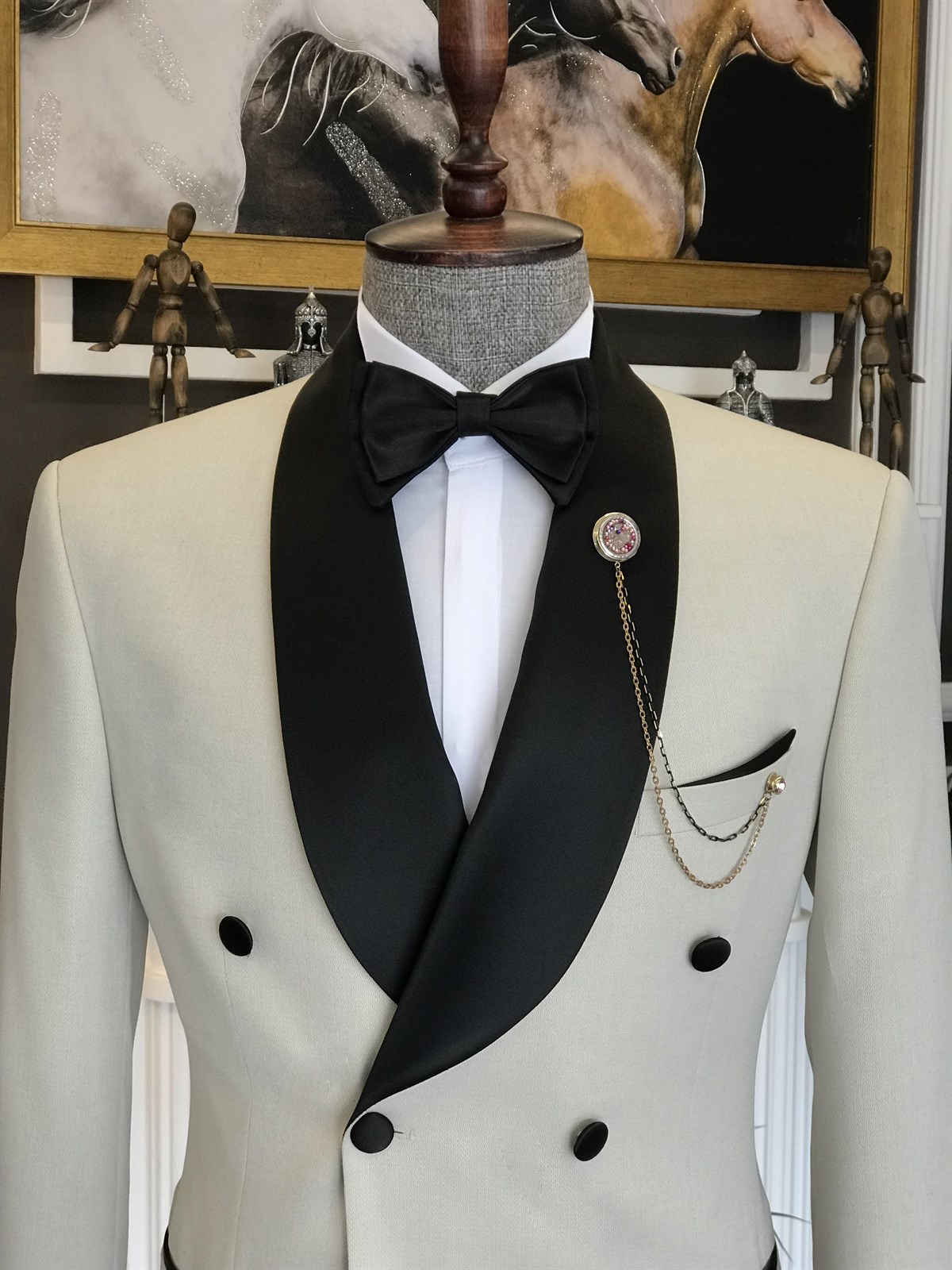 Latest Design Light Champagne Shawl-Lapel Double-Breasted Men's Suits for a Sharp Look