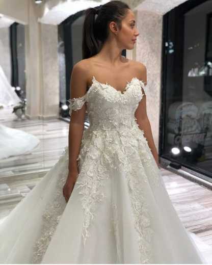 Stunning Sweetheart Off-the-Shoulder A-Line Wedding Dress with Appliques Lace Tulle