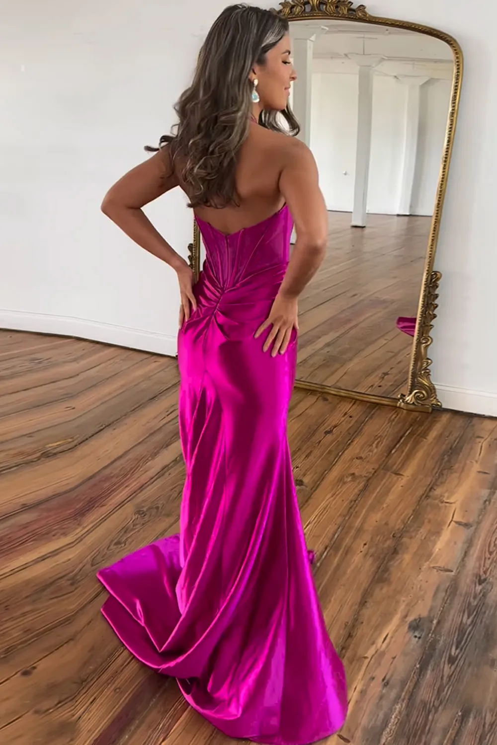 Elegant Royal Blue Mermaid Prom Dress with Halter Neck and Slit in Satin