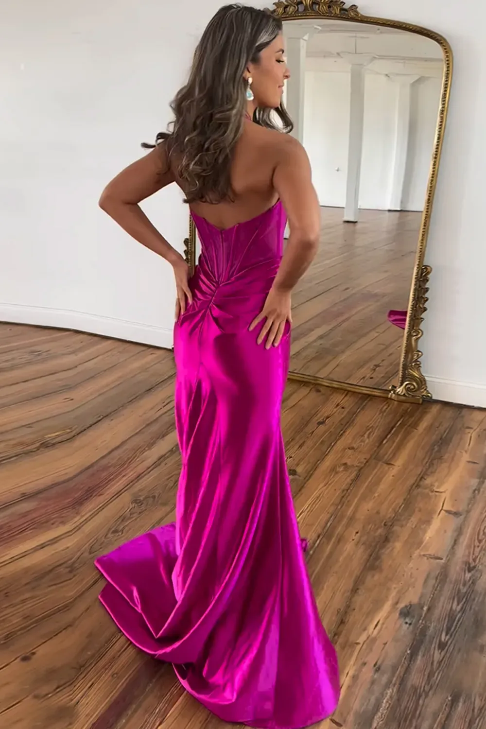 Elegant Royal Blue Mermaid Prom Dress with Halter Neck and Slit in Satin