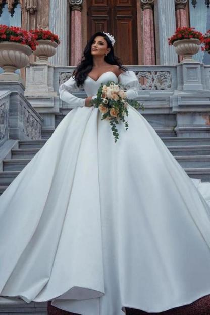 Glamorous Princess Satin Sweetheart Wedding Dress with Sleeves