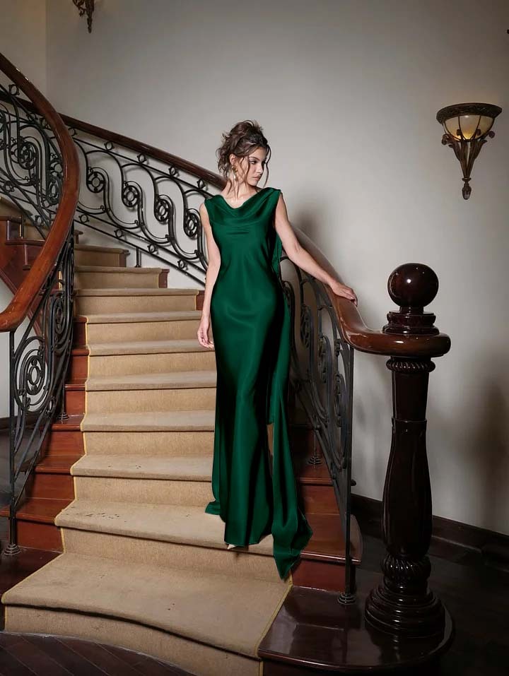 Charming V Neck Sleeveless Long Mermaid Formal Dress With Pleated