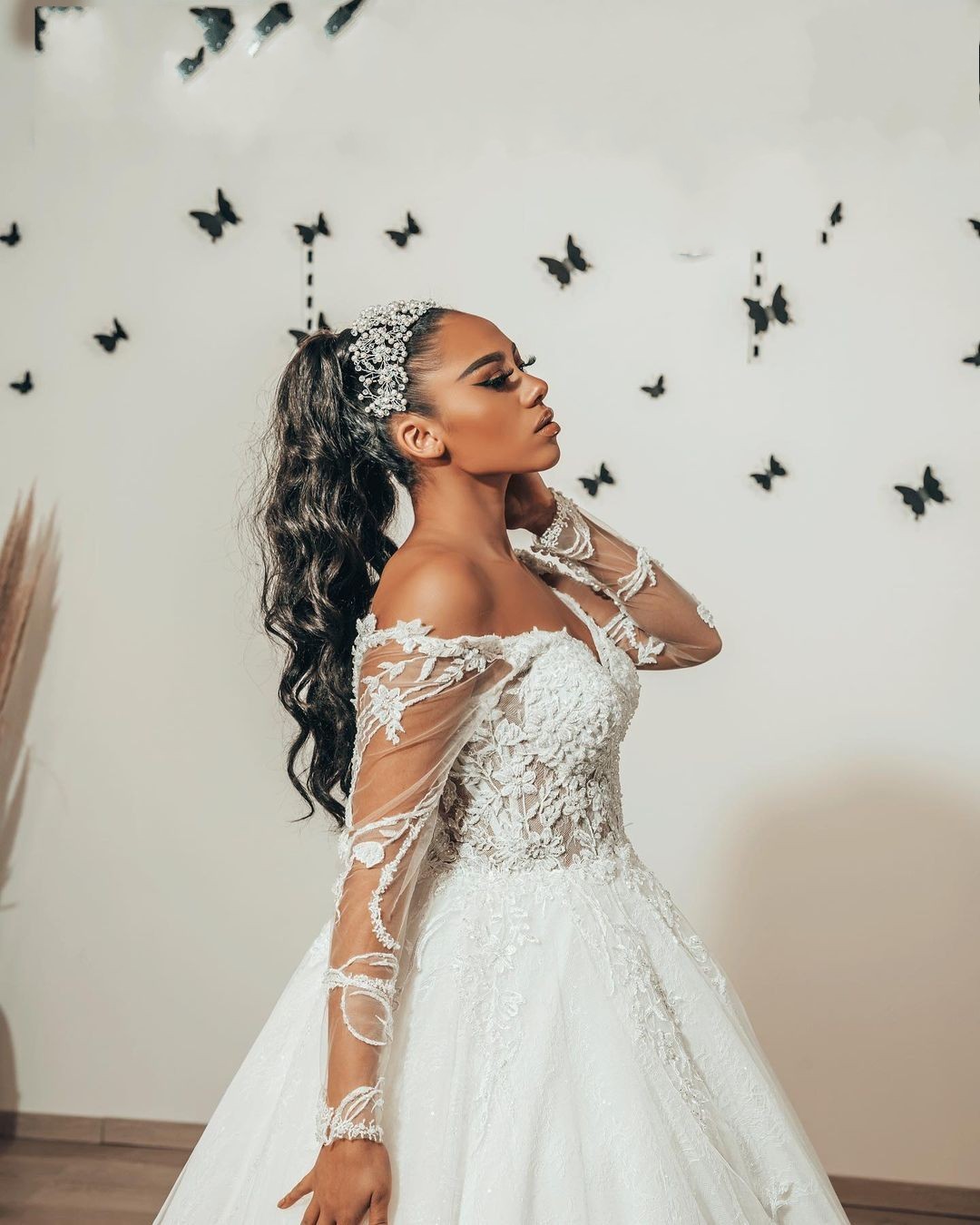 Beautiful Sweetheart Long Sleeves Floor-Length A-Line Wedding Dress Tulle with Appliques Lace