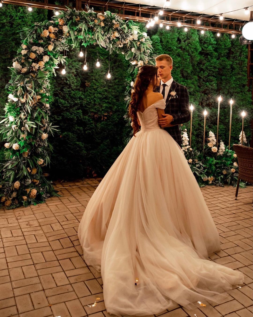 Elegant Tulle Off-the-Shoulder A-Line Long Wedding Dress with Chapel Train