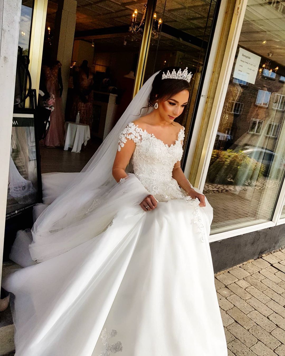 Classy Long Sleeves A-Line Off-the-Shoulder Wedding Dress with Appliques