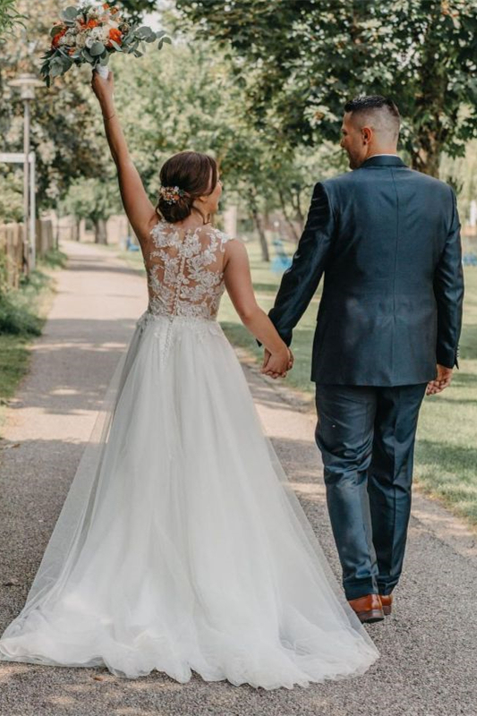 Tulle Bateau Sleeveless A-Line Wedding Dress with Lace