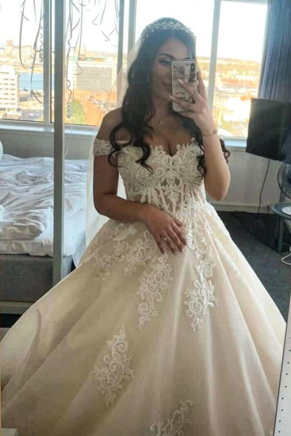 Vintage A-Line Off-the-Shoulder Tulle Princess Long Wedding Dress with Lace