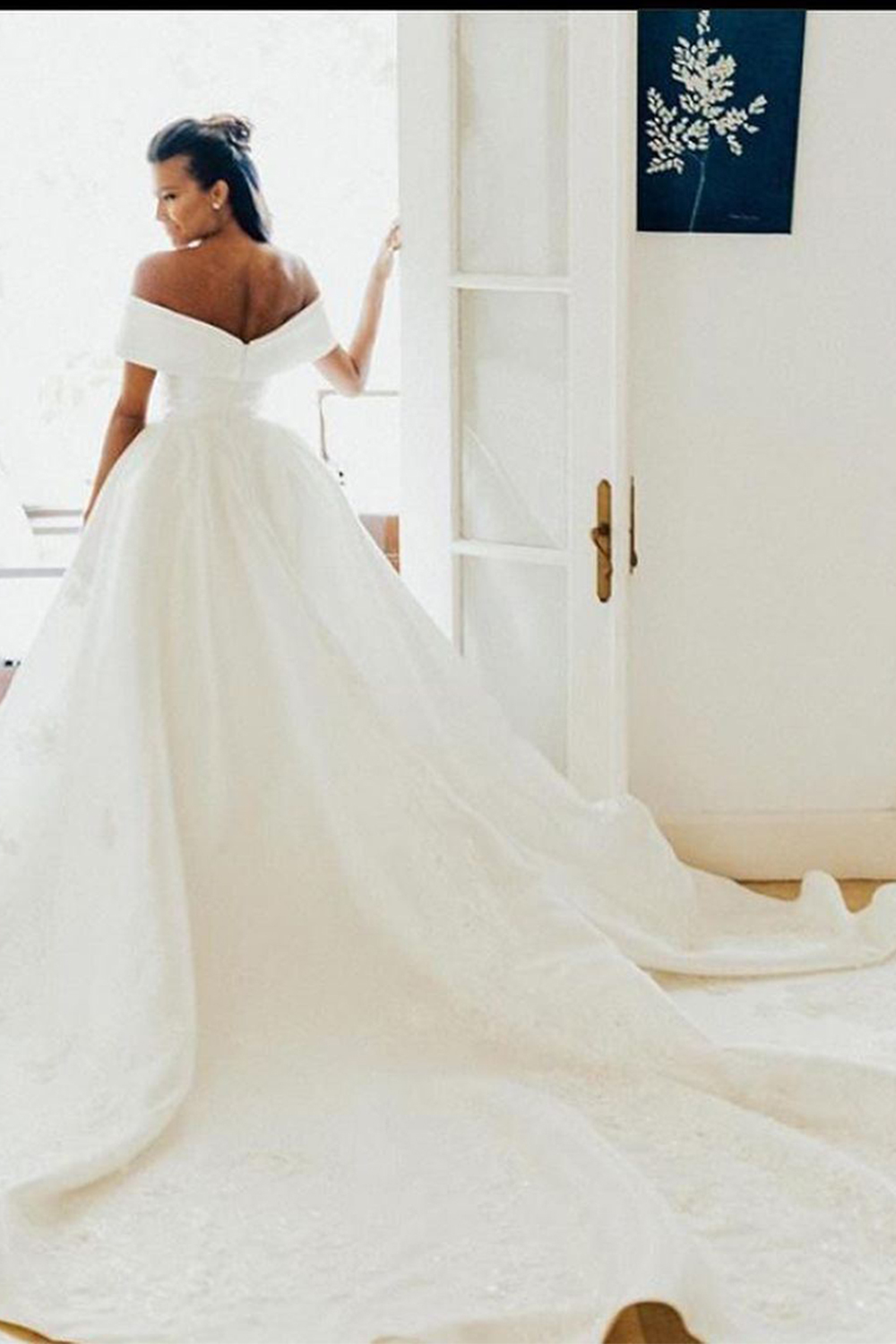 Chic White Off-the-Shoulder Ball Gown V-Neck Wedding Dress with Lace