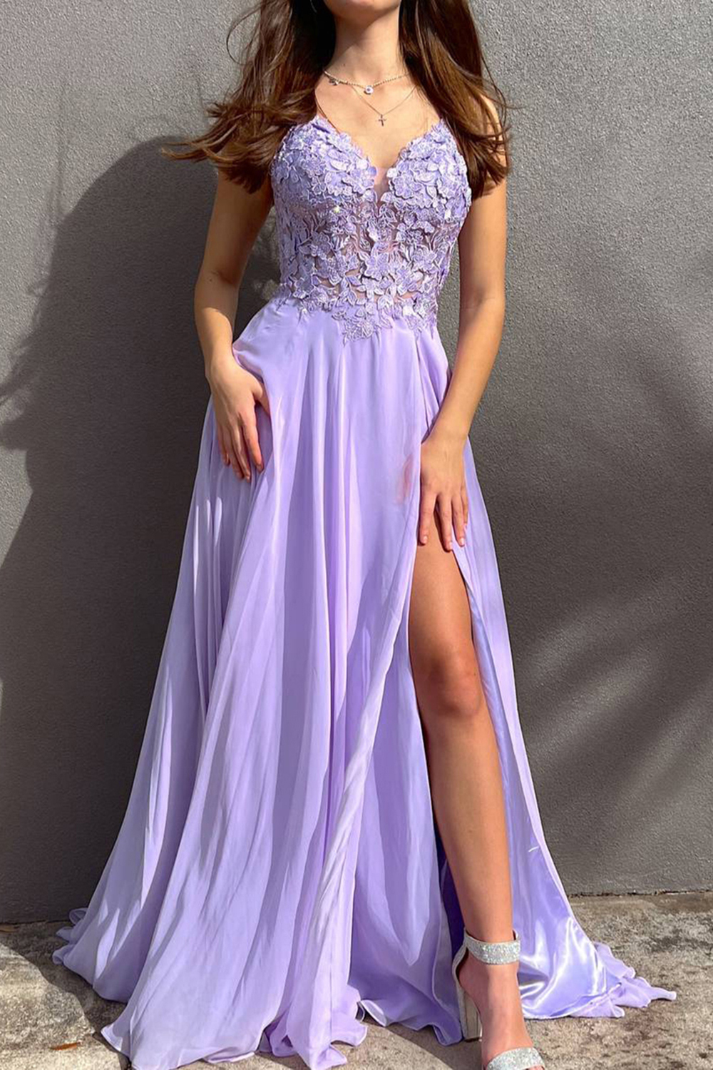 Elegant Purple A-Line Prom Dress with Spaghetti Straps and Appliques
