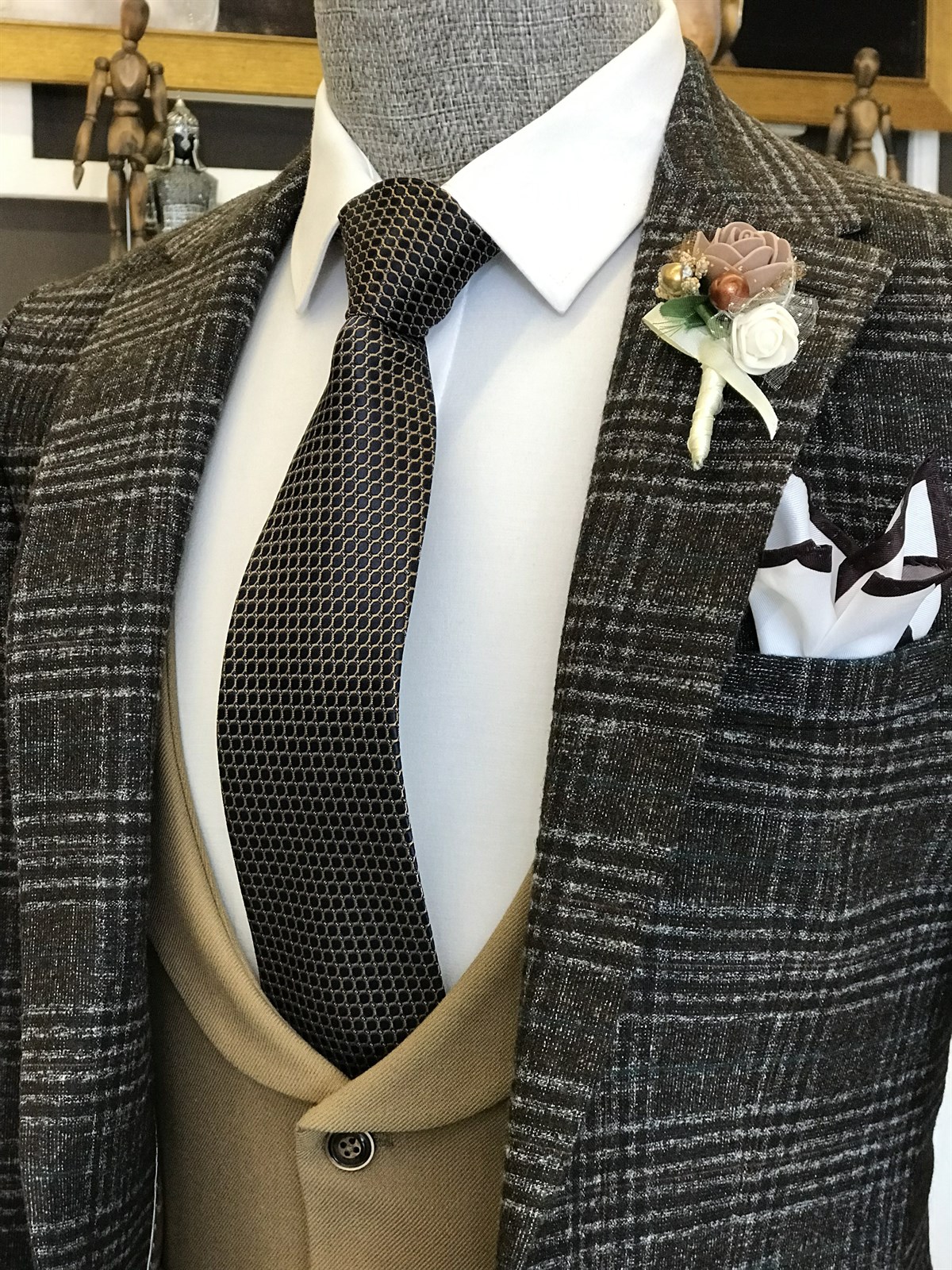 Bertran Chic Dark Grey Plaid Peaked Lapel Three-Piece Business Men's Suits
