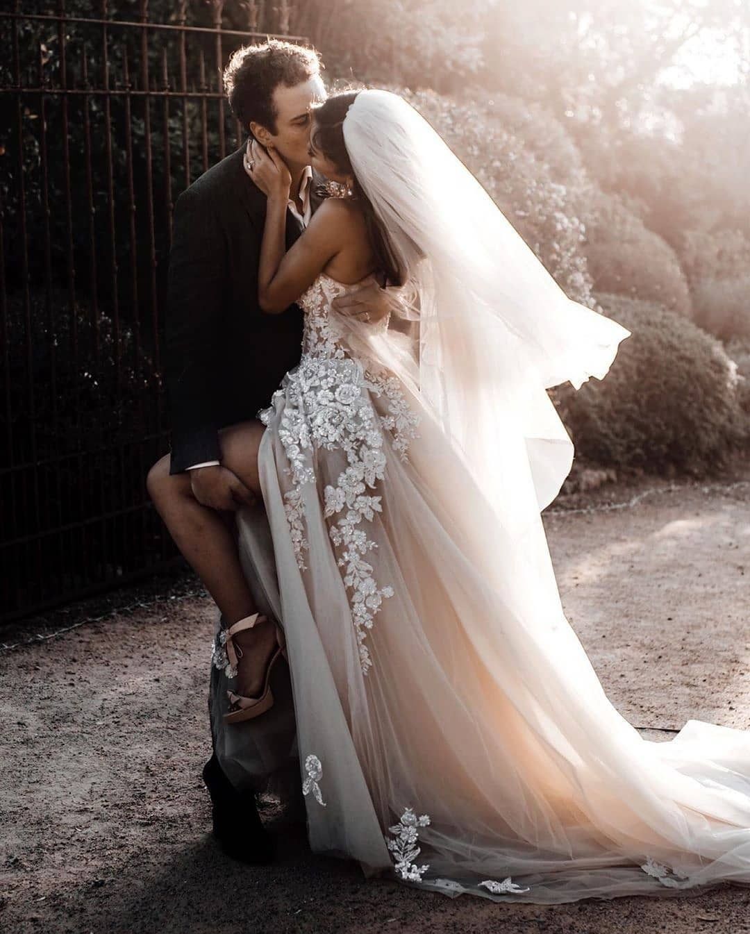 Modern A-Line Sweetheart 3D Floral Long Wedding Dress with Lace Tulle