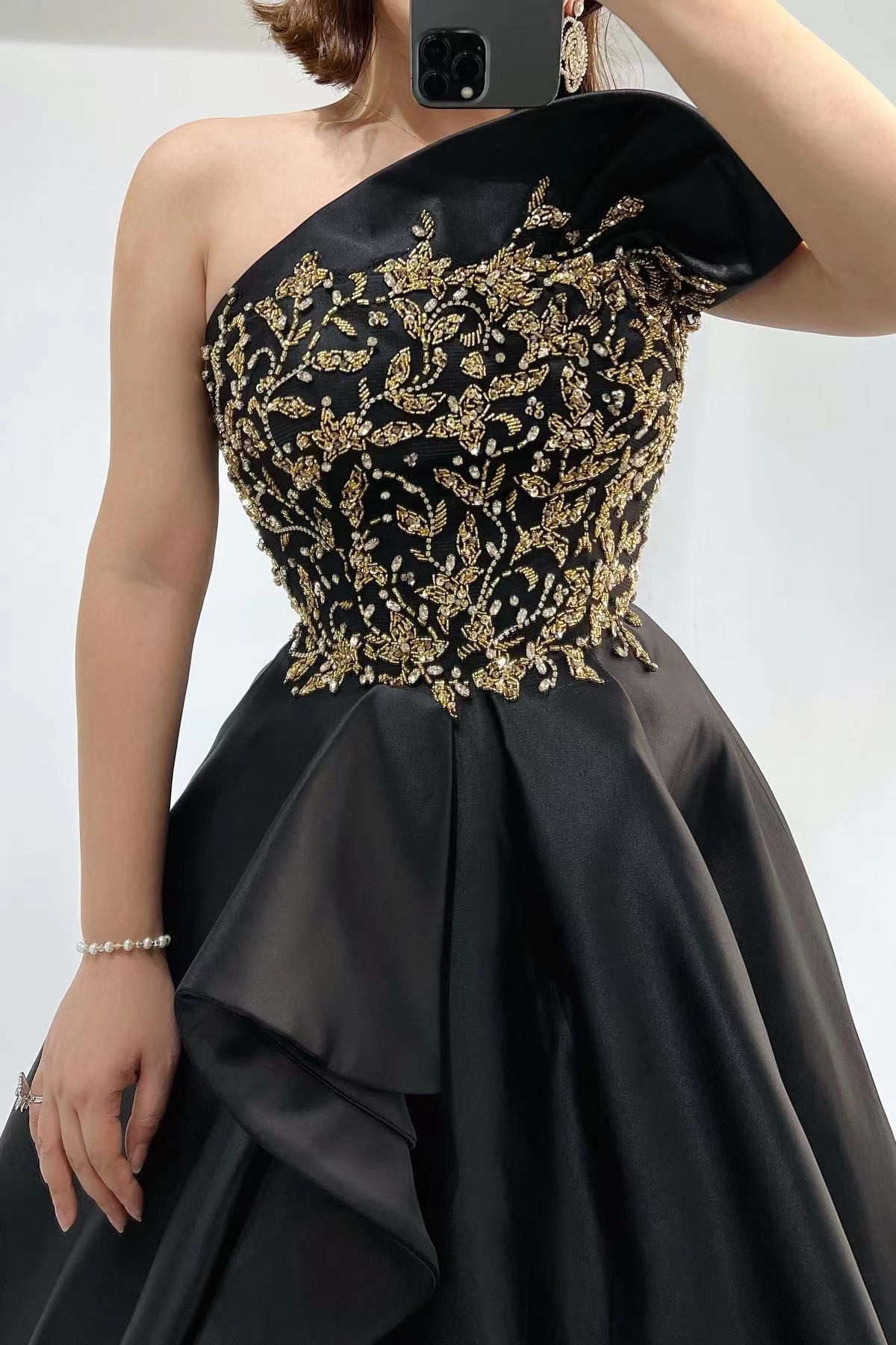 Gorgeous Sleeveless Beadings Black Strapless Evening Dress With One Shoulder Slit