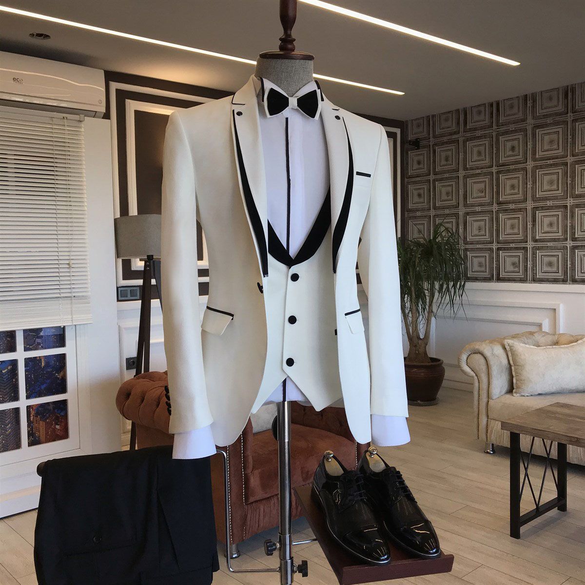 Gentle Designer Black Groom Wedding Suits with White Notched Lapel