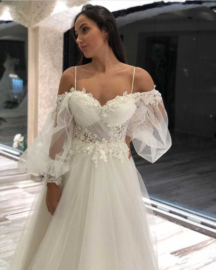 Charming Spaghetti-Straps Off-the-Shoulder Long Sleeves A-Line Wedding Dress Tulle with Appliques Lace